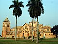 D Katedral Notre Dame des Sept Douleurs z Kisantu ban durtatn Botanischn Gartn.