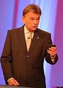 Pat Sajak USMC-10583 (cropped).jpg