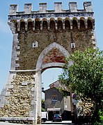 Porta de la muralla de Pereta