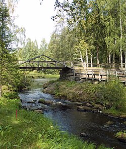 Ruuhikosken ylittävä silta golfkentän kohdalla.