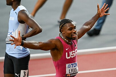 Noah Lyles, velocista norte-americano, único atleta a ganhar três medalhas de ouro nesta edição do Mundial.