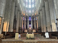 Beauvais cattedrale altare.jpg