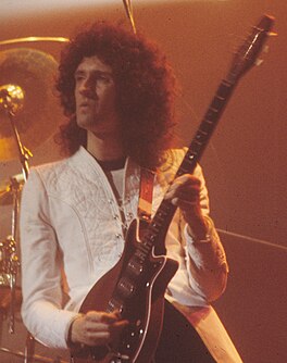 Brian May yn 1977