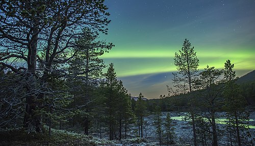 Lyngsalpene i nordlys med 30 sek eksponering: Stjernearbeid, inkludert Photoshop, men hva illustrerer det naturmessig? Et bilde som kan hevde seg internasjonalt? Bruker: Siri Uldal.