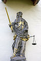 Justitia-Statue im Hof des Amtsgerichts