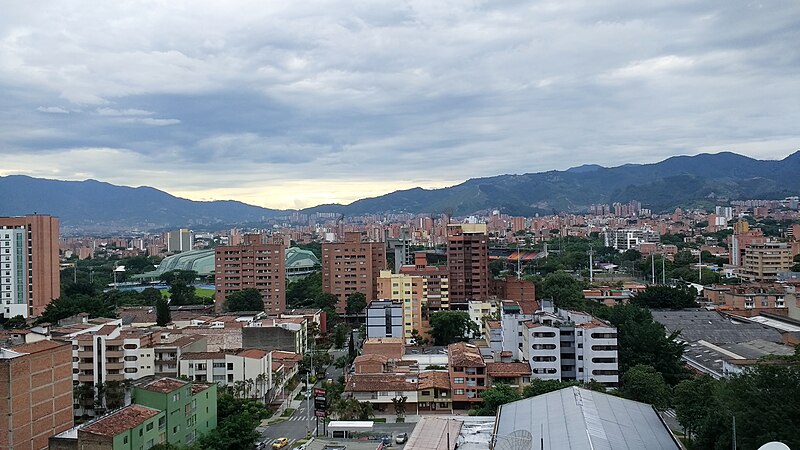 File:Medellín desde Los Colores, 2017.jpg