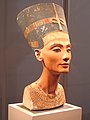 Poprsje kraljice Nefertiti iz razdoblja Amarne, 1349.-1336. pr. Kr., Muzejski otok u Berlinu