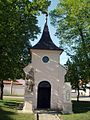 Kapelle mit Statue von Johannes Nepomuk