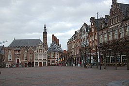 Grote Markt met het stadhuis van Haarlem