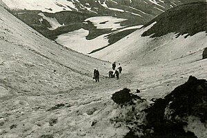 Yhdysvaltalaiset toimittamassa lisävarustusta Attun saarella toukokuussa 1943