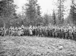 Jalkaväkärykmentti 52 Mannerheimin tarkastuksessa vuonna 1942