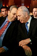 Ehud Barak en Shimon Peres in 2009