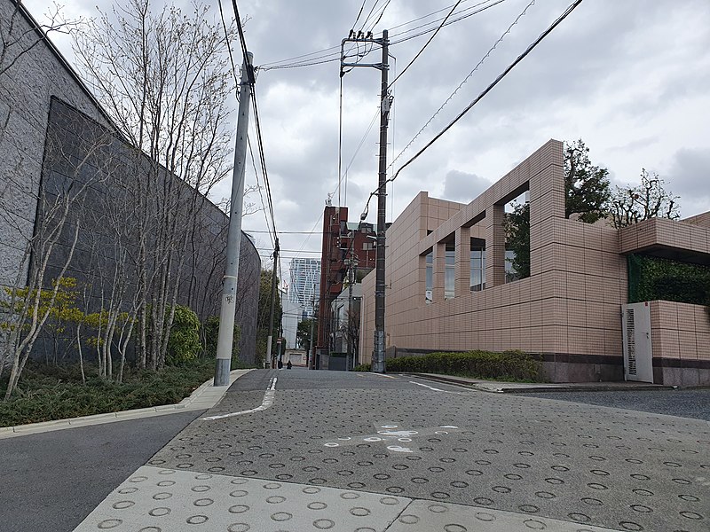 File:Walk in Daikanyama 10.jpg