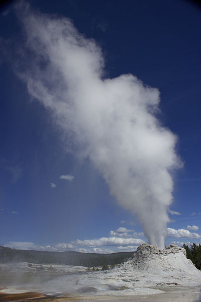 File:Castle Geyser 2014 09.jpg