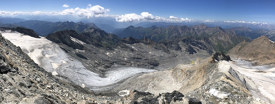 A photoview from Hochfeiler, glacier Gliederferner, mountain chain Wurmaulkamm up from Gitsch ... and the "lower" Monte Botte (zoom in ...).