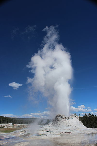 File:Castle Geyser 2014 14.JPG