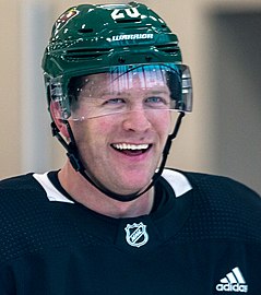 Ryan Suter mit Warrior-Helm