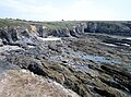 Plomodiern : falaises et estran rocheux au sud de la pointe de Talagrip.