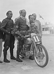 De allereerste 125cc-wereldkampioen: Nello Pagani met de Mondial 125 Bialbero