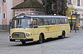 Oldtimerbus der Linie Steyr-Christkindl-Steyr vor der Marienkirche