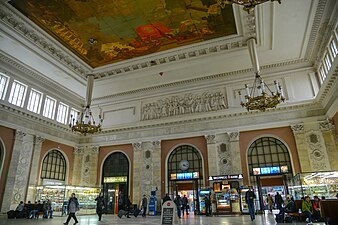 Interiör med utsmyckning i Moskovskij järnvägsstation i Sankt Petersburg (1912) i Ryssland vid Sankt Petersburg–Moskva-banan.