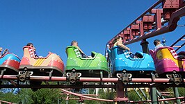 Een Junior Coaster met het oorspronkelijke rolschaatsthema.