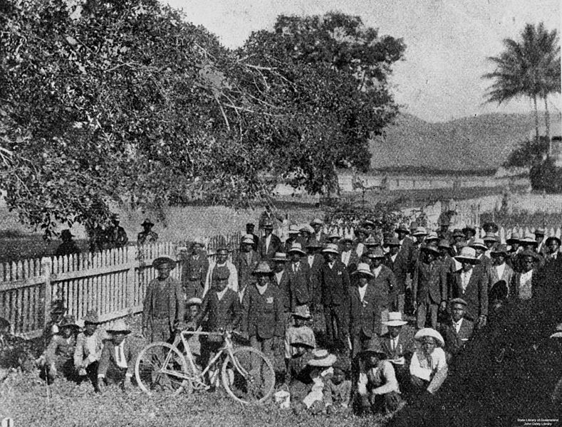 File:StateLibQld 2 91336 South Sea Islanders waiting for deportation, Cairns, 1906.jpg