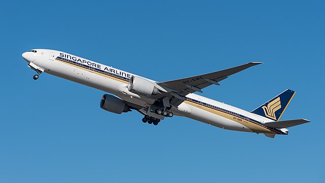 Singapore Airlines Boeing 777-312/ER.