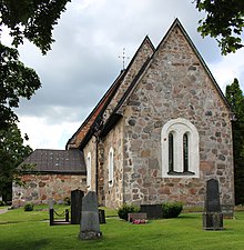 Kyrkan från öster.