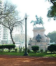 Argentina, Buenos Aires: monumento equestre a Giuseppe Garibaldi in plaza Italia