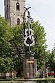 El monument dels violins al centre de la ciutat, símbol de Reghin