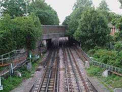 ..en in de andere richting, de brug met Nether Street.