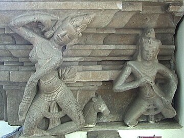 Ukiran apsara. Karya seni Cham abad ke-10.