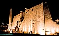 Templo de Luxor à noite.