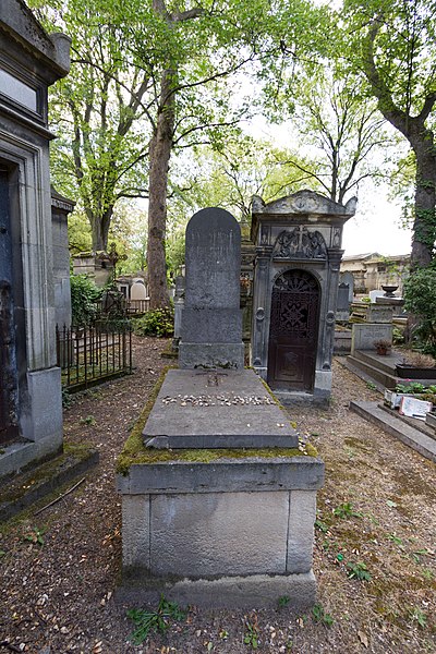 File:Père-Lachaise - Division 14 - Fresnel 01.jpg