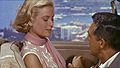 Frances (Grace Kelly) eta John Robie, Katua (Cary Grant)