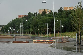 Ny väg i området mellan Järva krog och järnvägen. I bakgrunden punkthusen på Törnbacken.