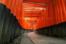 Die berühmten Torii im Fushimi Inari-Taisha