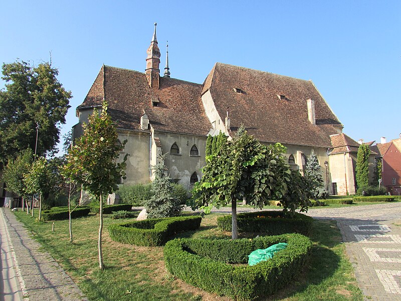 File:Biserica Manastirii din Sighisoara2.JPG