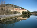 Convent de Montehano, junt a les marismas de Santoña i el mont Montehano al fons.