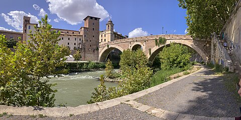 Ponte Fabricio, verso l'Isola Tiberina