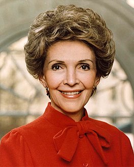 تفصیل= First Lady Nancy Reagan in 1983