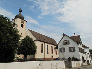 Kirche St. Cosmas und Damian in Jechtingen (1911 mit Altären der Gebrüder Moroder ausgestattet)[11]