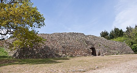 Closer view of the cairn of the Gavrinis dolmen