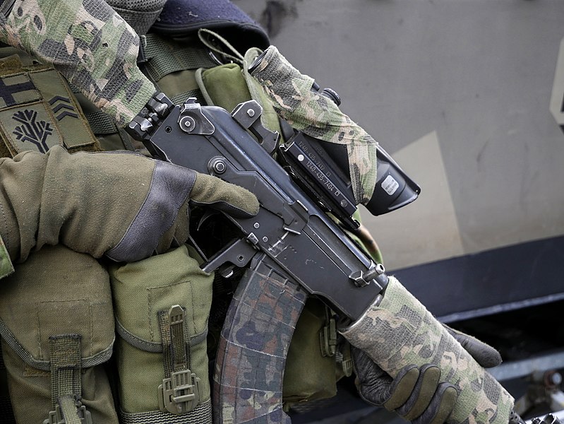 File:Finnish soldier with RK 95 TP 20180604.jpg