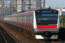 京葉線を走行する5000番台、10両固定編成 （2018年5月16日 市川塩浜駅）