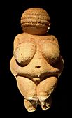 Kalksteinsstatutten «Venus fra Willendorf», funnet i Østerrike i 1908, er trolig over 20 000 år gammel. Flere har tolket kvinnefiguren som et fruktbarhetssymbol og en modergudinne.