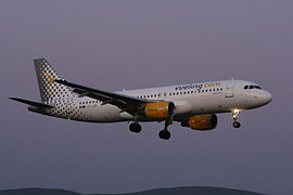 Airbus A320-214 (3960852874).jpg