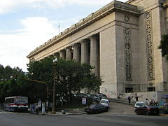 Frente de la Facultad de Ingeniería de la UBA