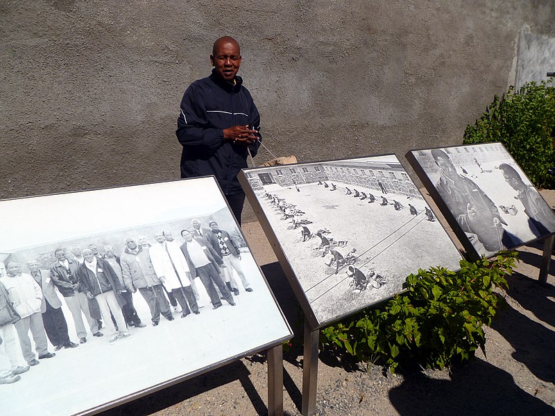 File:Guide and former political prisoner at Robben Island - Cape Town, South Africa (5592542338).jpg